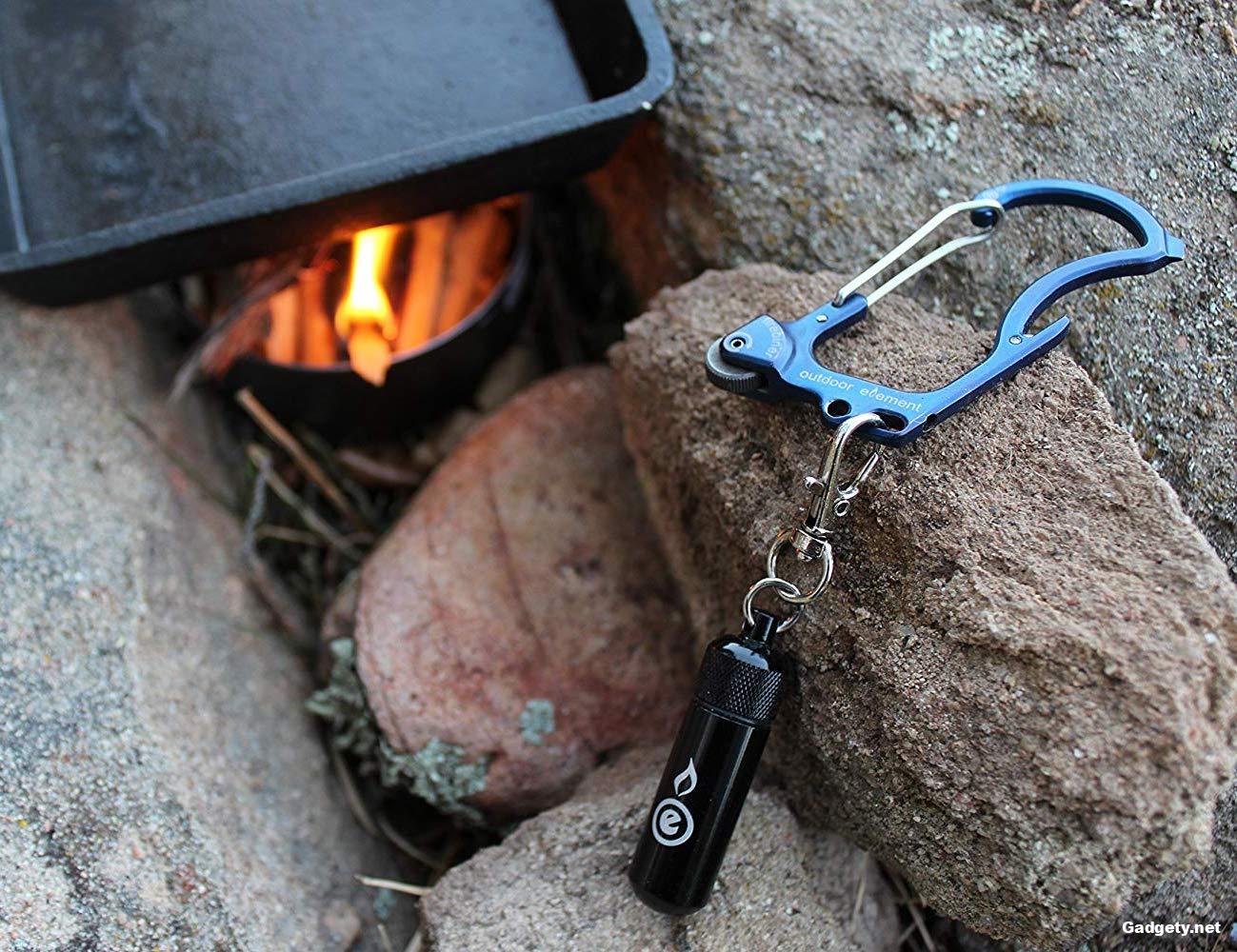 Гаджеты до 500 грн 2022 12 Firebiner Survival Carabiner by Outdoor Element helps you start fires