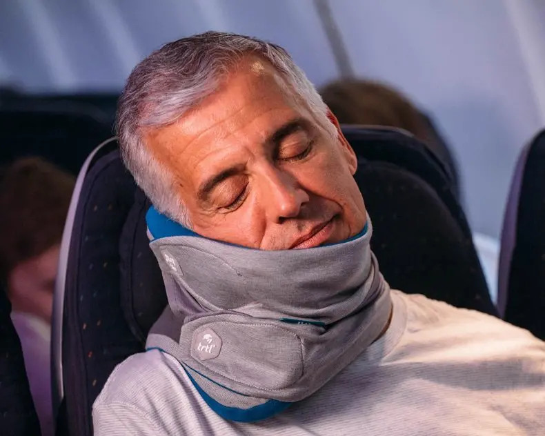 Trtl-Pillow-Plus-Blue-Lifestyl