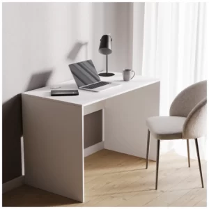 Качественный удобный письменный стол для школьника