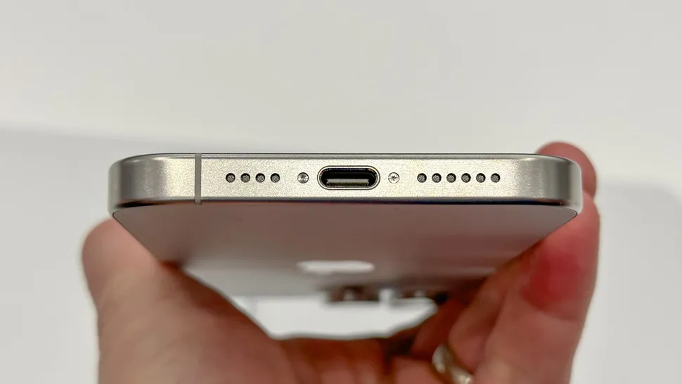 IPHONE 15 PRO MAX: USB-C AND WIRELESS 