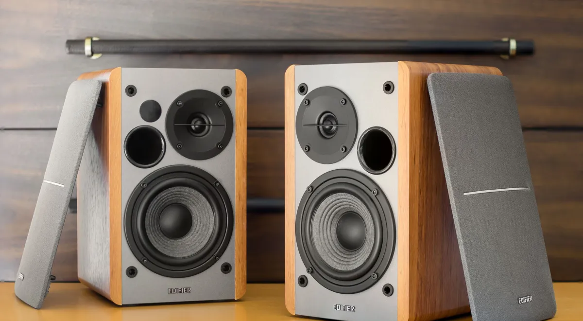 Edifier R1280DB powered Bluetooth bookshelf speakers