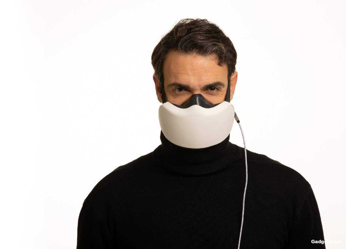 World’s first active respiratory protection mas